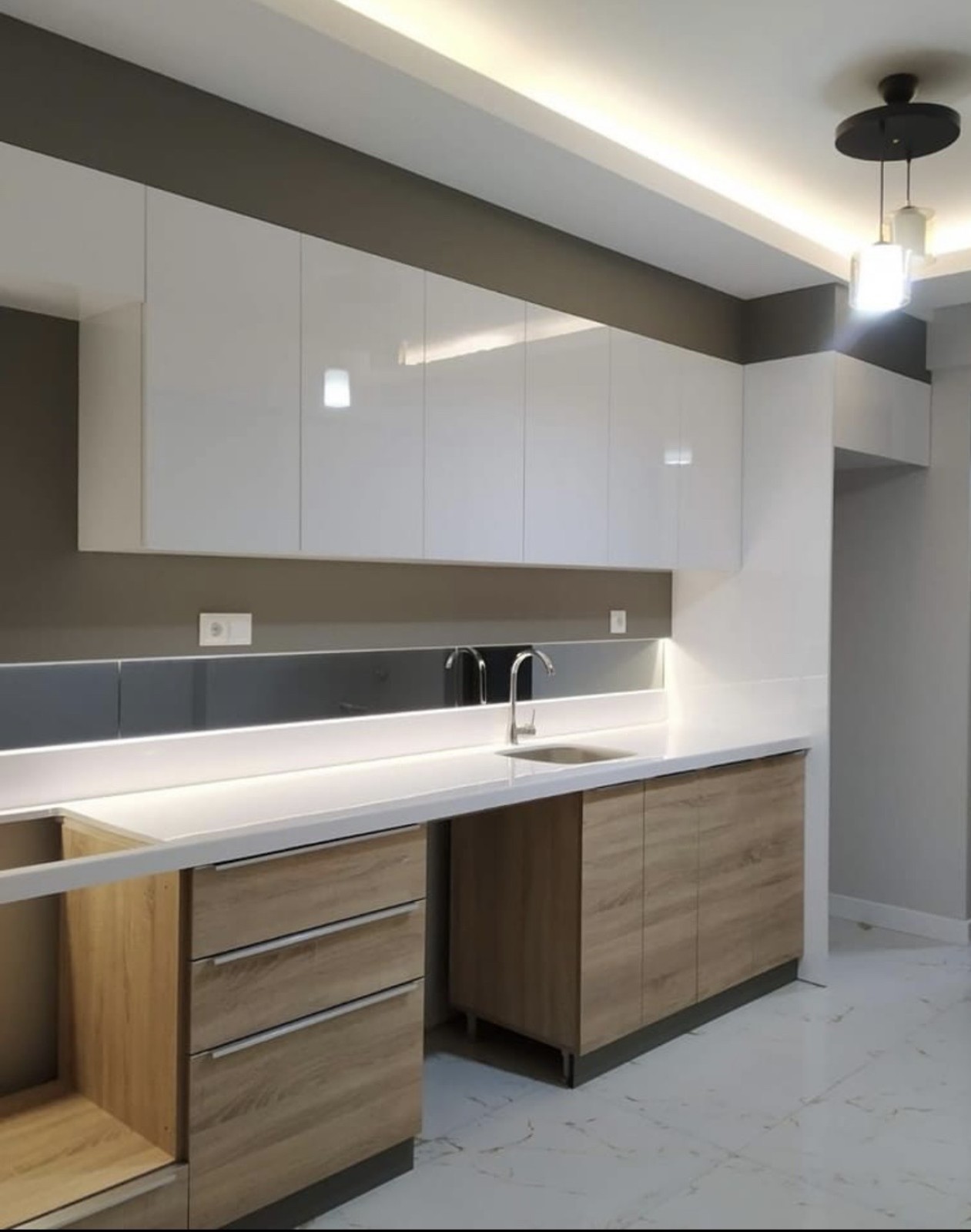 Menuisier pour fabrication de dressing sur mesure Aix-en-Provence dans les Bouches-du-Rhône