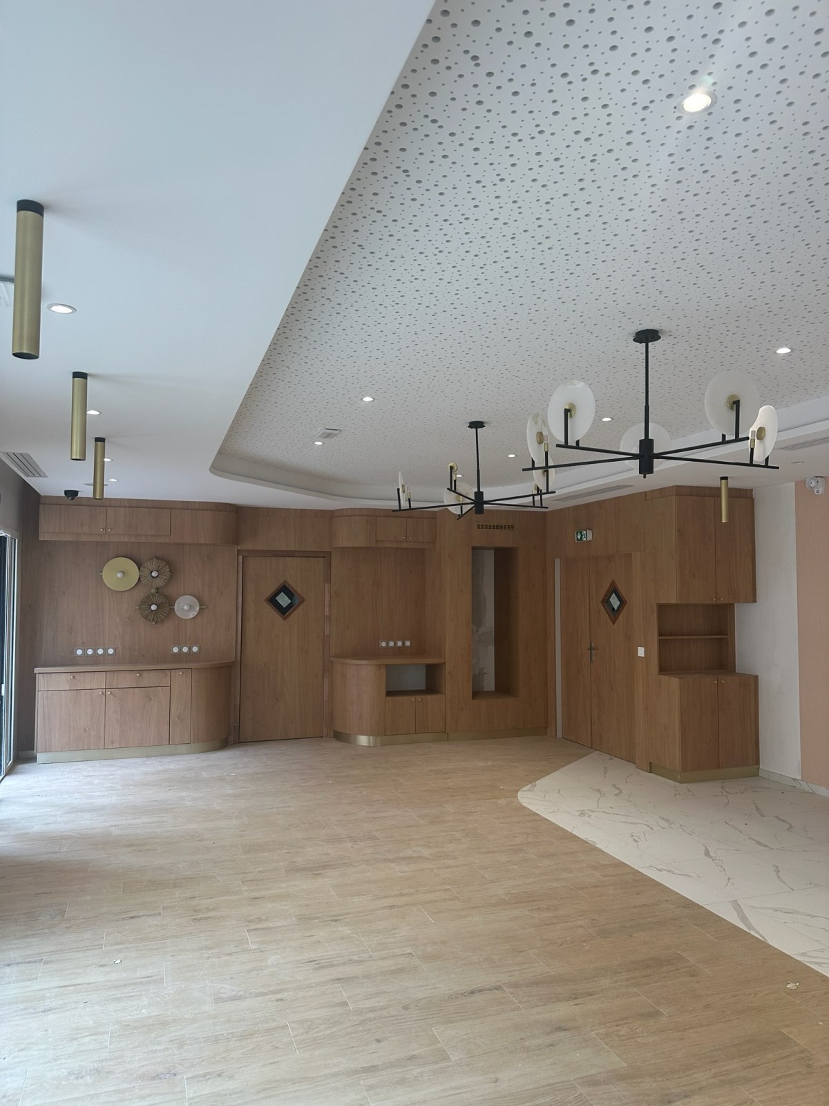 Atelier de menuiserie pour découpe bois et fabrication de table Marignane à côté de Vitrolles