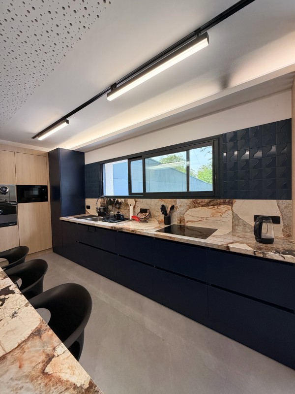 Cuisine professionnelle sur-mesure pour le siège d'une entreprise à Bouc-Bel-Air