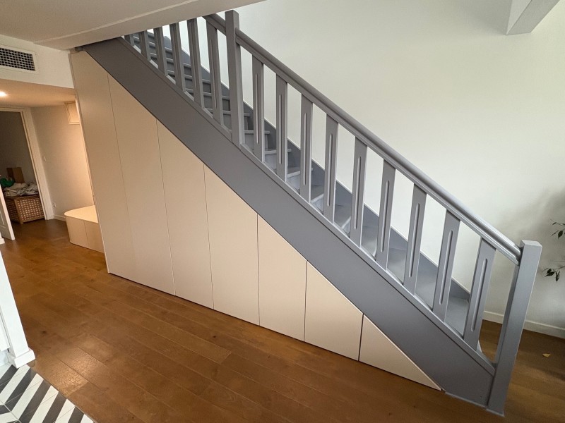  Fabrication de meuble de couloir sous escalier en bois à Marseille