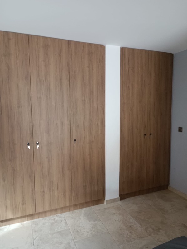 Dressing fonctionnel en bois sur mesure à Marignane, Bouches du Rhône