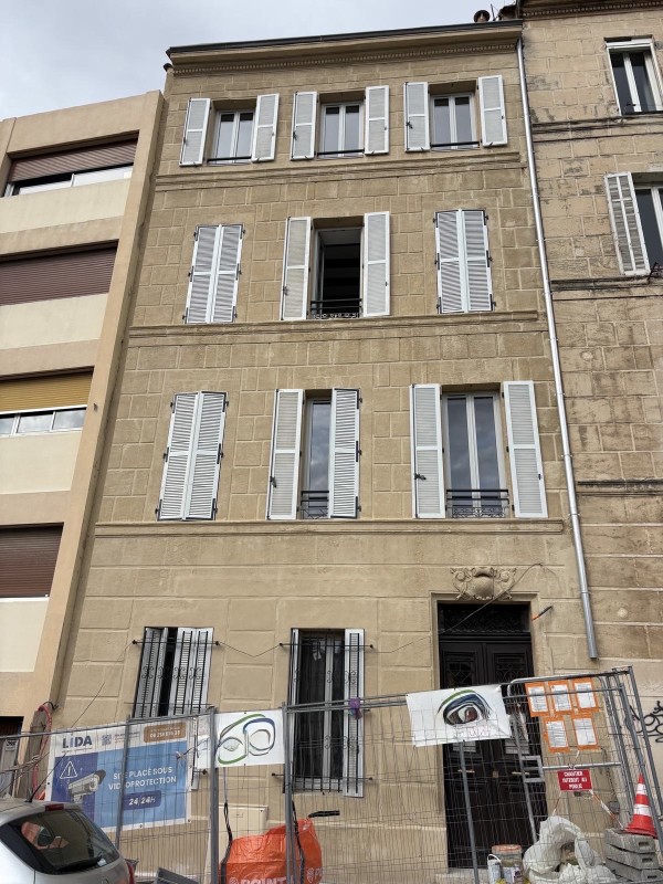Fabrication de volets persiennes sur mesure