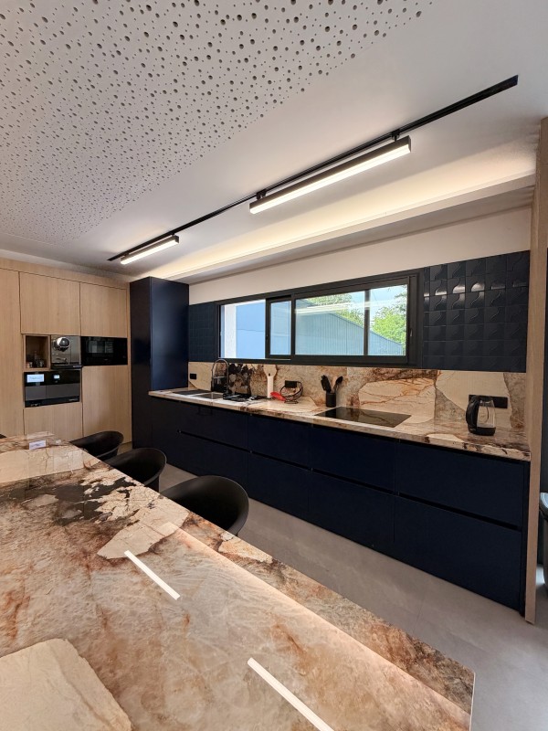 Cuisine professionnelle sur-mesure pour le siège d'une entreprise à Bouc-Bel-Air