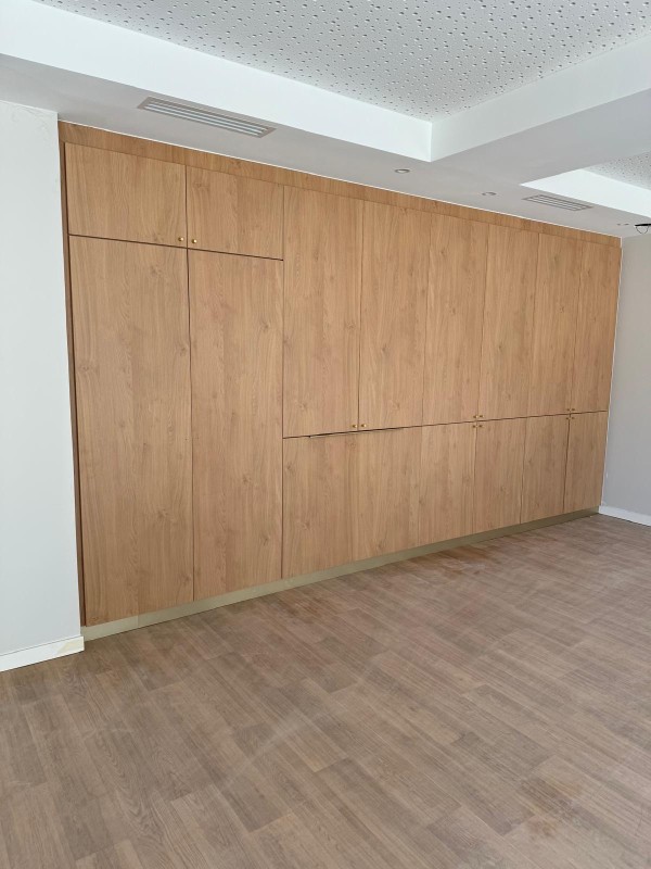 Habillage des halls d’entrée et armoire pour une résidence EHPAD