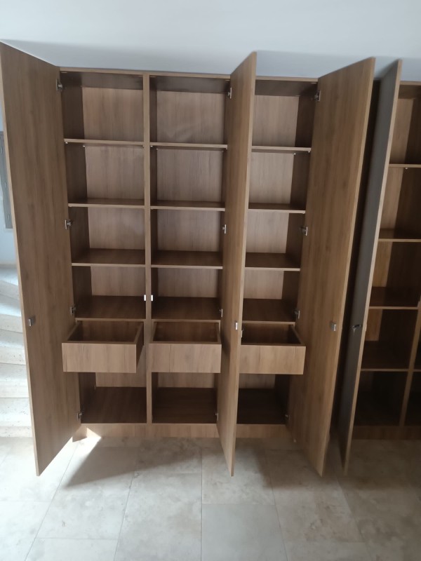 Dressing fonctionnel en bois sur mesure à Marignane, Bouches du Rhône