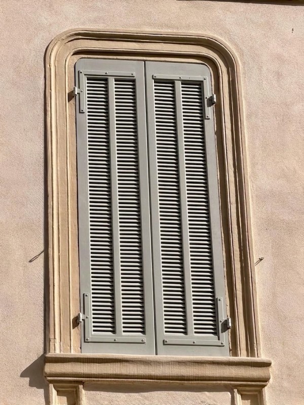 Fabrication de volets persiennes sur mesure