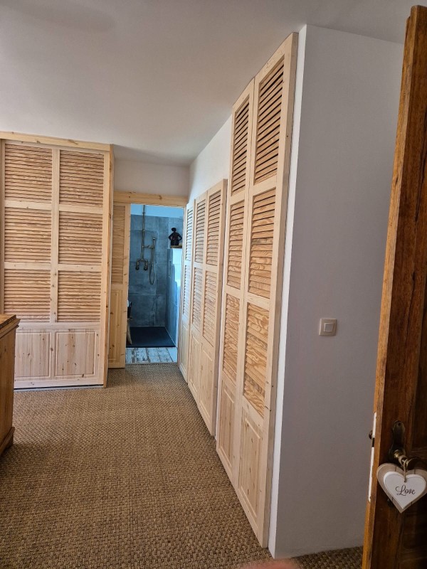 Porte de douche coulissante, encastrer dans des dressings sur mesure