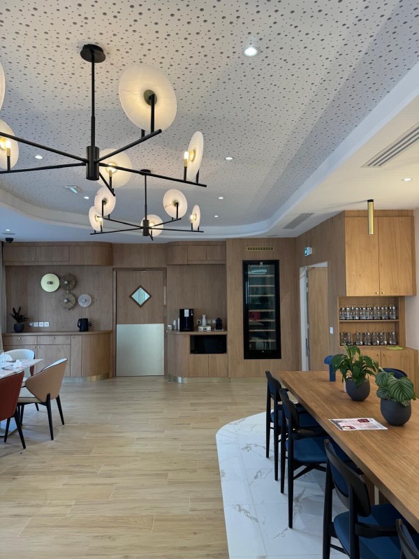 Cuisine sur mesure avec cave à vin intégrée à Aix-en-Provence