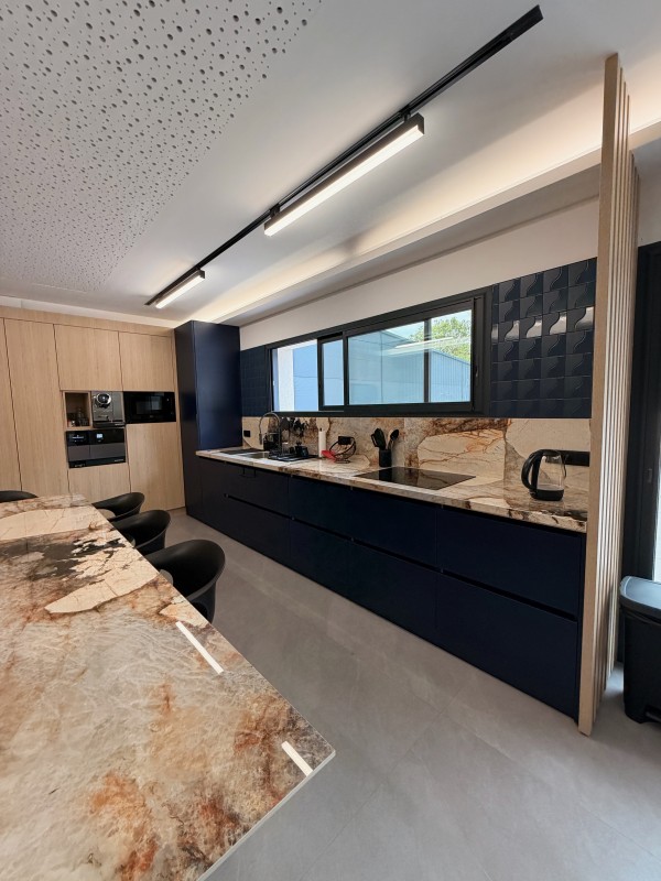 Cuisine professionnelle sur-mesure pour le siège d'une entreprise à Bouc-Bel-Air