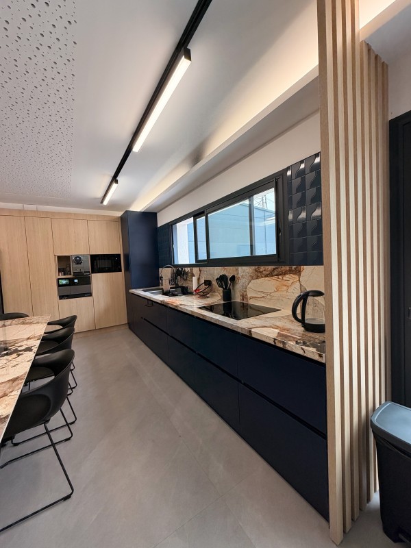 Cuisine professionnelle sur-mesure pour le siège d'une entreprise à Bouc-Bel-Air