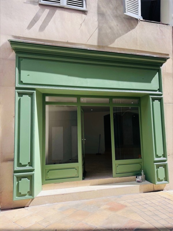 Création de façades sur mesure en bois pour commerces et boutiques à Aix-en-Provence