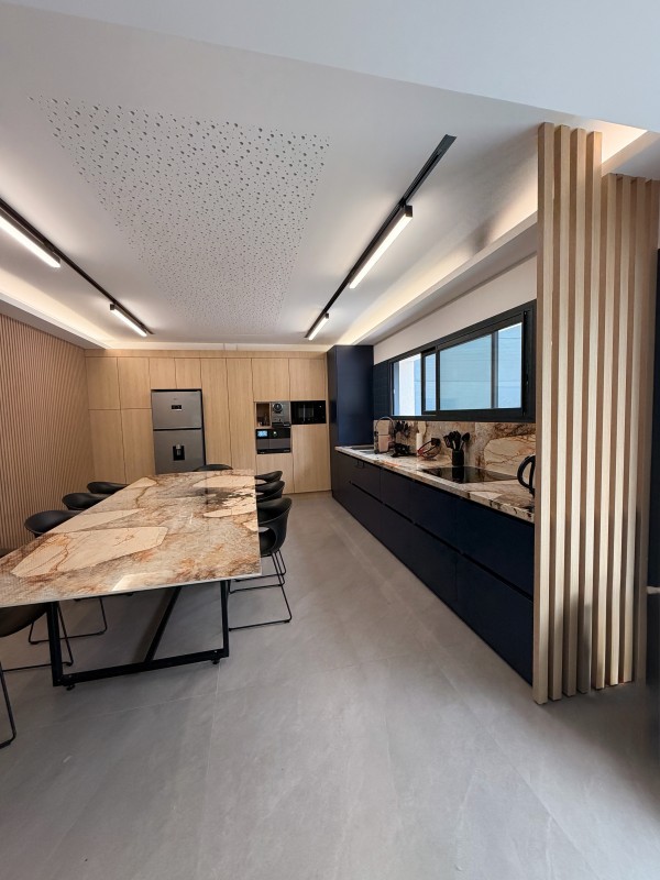 Cuisine professionnelle sur-mesure pour le siège d'une entreprise à Bouc-Bel-Air